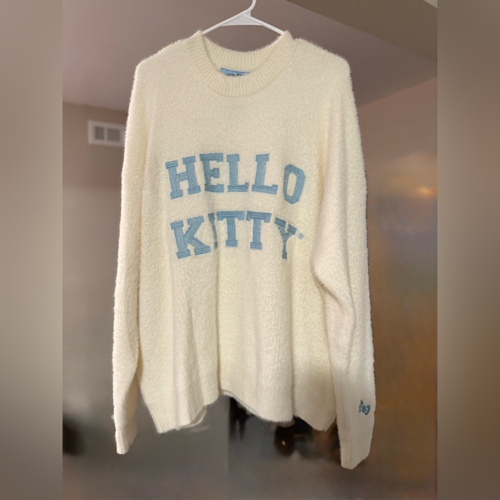 ✨HELLO KITTY SWEATER✨